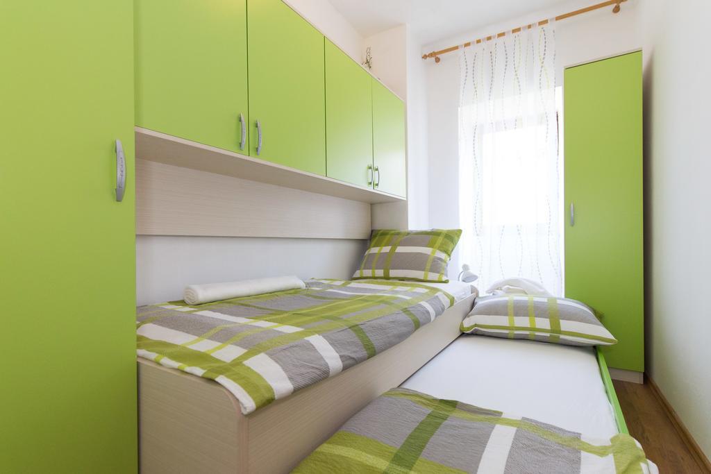 Holiday Home Mery By El-Pi Tours Malinska Eksteriør bilde